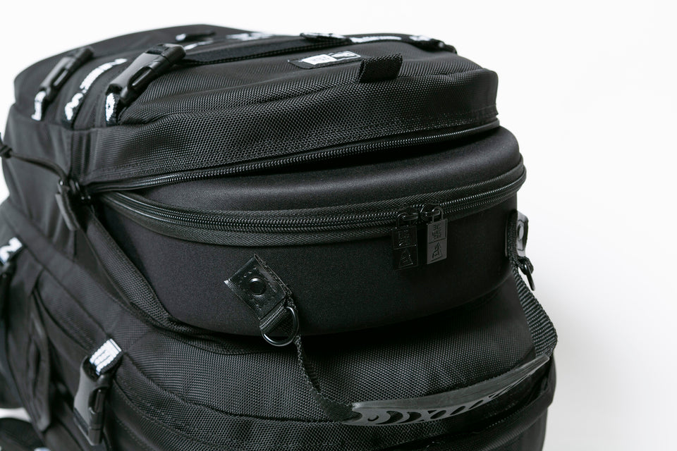 キャリアパック 35L ロゴテープ ブラック　×　ホワイト