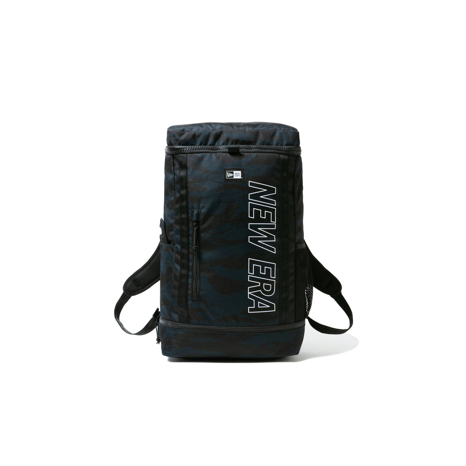 ボックスパック 32L プリントロゴ タイガーストライプカモネイビー / ブラック