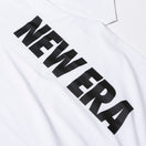 半袖 コットン Tシャツ バーチカル NEW ERA ロゴ ホワイト リラックスフィット