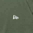 長袖 パフォーマンス Tシャツ リア ニューエラワードマーク オリーブ 【NEW ERA WORKOUT】