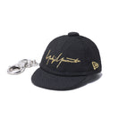キャップキーホルダー Yohji Yamamoto SS21 シグネチャーロゴ ブラック × メタリックゴールド | NEW ERA ニューエラ公式オンラインストア