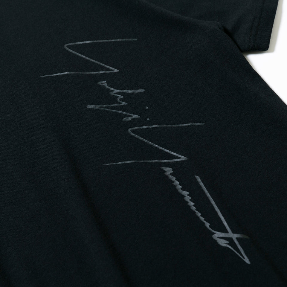 半袖 コットン Tシャツ Yohji Yamamoto SS21 シグネチャーロゴ アートワーク ブラック レギュラーフィット