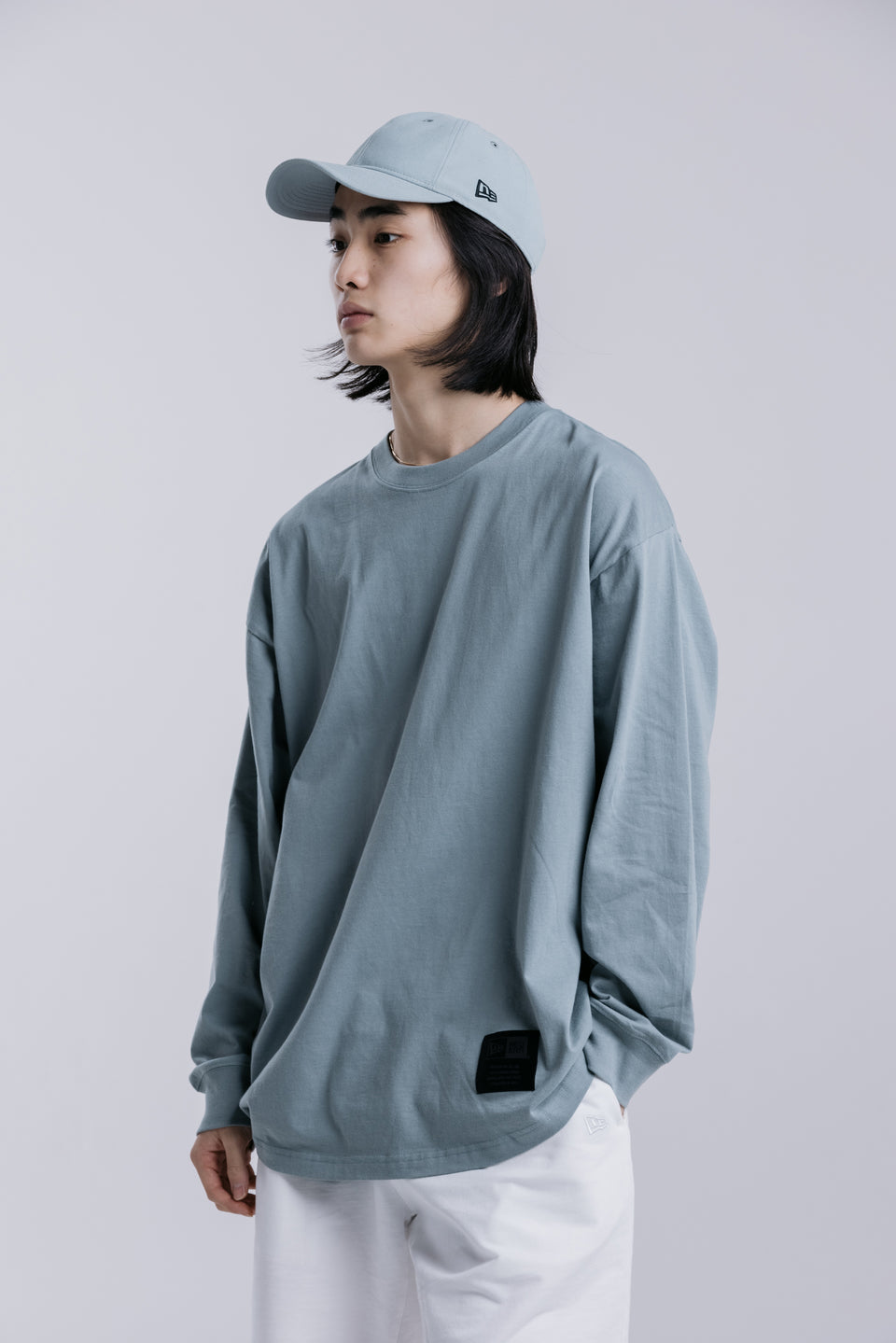 オーバーサイズド 長袖 コットン Tシャツ NEW ERA BLACK LABEL セージグリーン