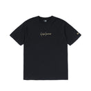 半袖 コットン Tシャツ Yohji Yamamoto SS21 シグネチャーロゴ ブラック × メタリックゴールド レギュラーフィット | NEW ERA ニューエラ公式オンラインストア