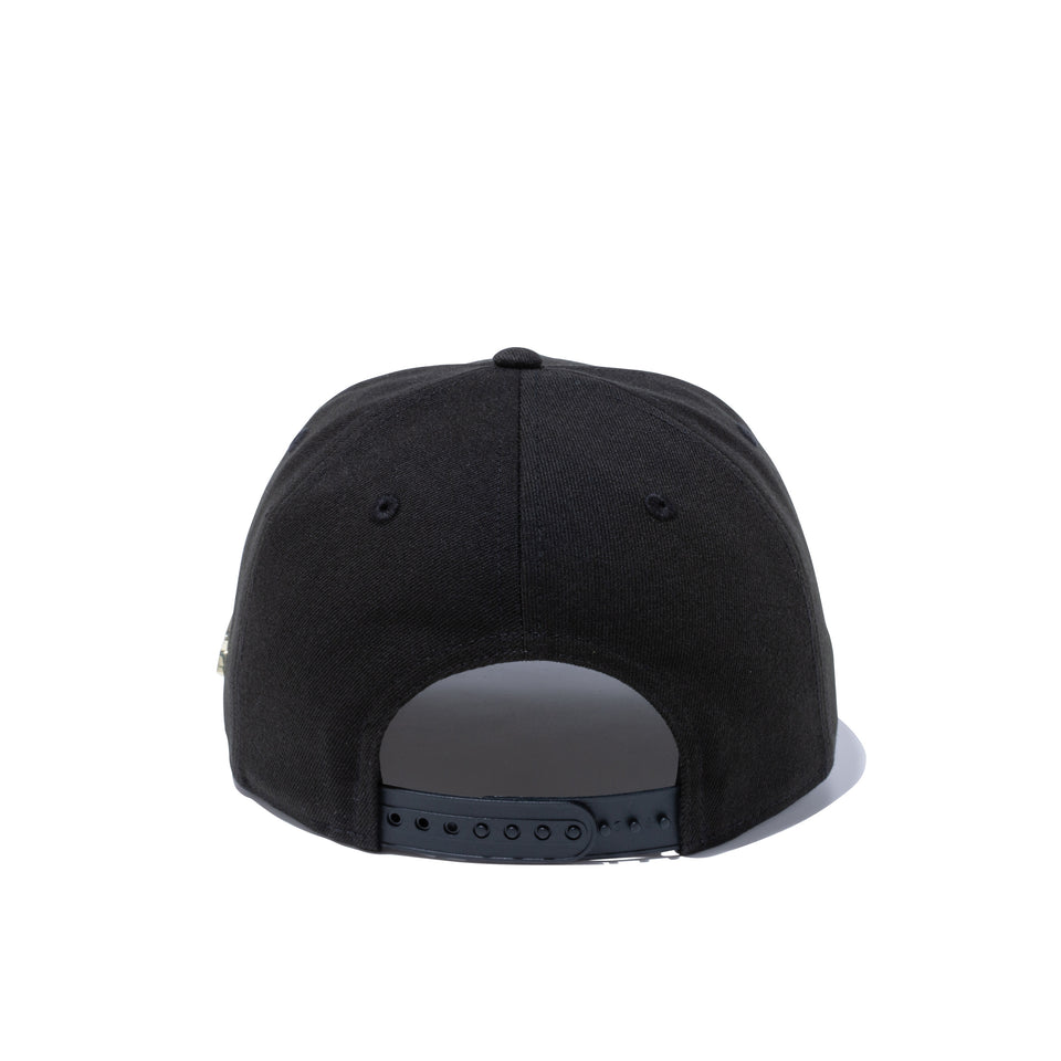 9FIFTY メタルフラッグロゴ ウーブンパッチ ブラック シャイニーゴールドメタルピン