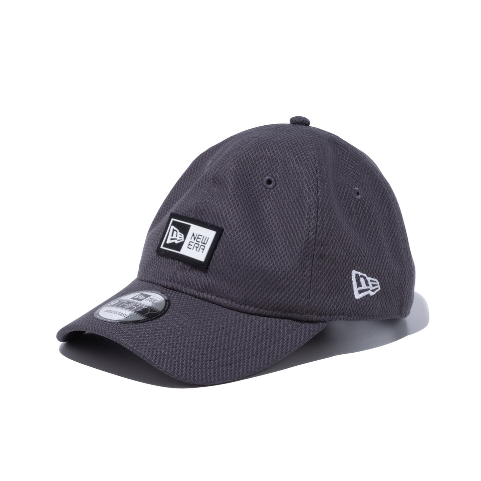 9THIRTY ラバーロゴ ボックスロゴ ラバーパッチ グラファイト | NEW ERA ニューエラ公式オンラインストア