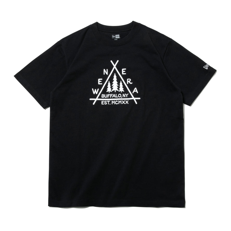 【ニューエラ アウトドア】 半袖 コットン Tシャツ トライアングルロゴ フォレスト ホワイト リラックスフィット | NEW ERA ニューエラ公式オンラインストア