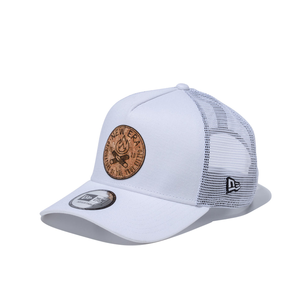 【ニューエラ アウトドア】 9FORTY A-Frame トラッカー コルクパッチ 焚火 ホワイト | NEW ERA ニューエラ公式オンラインストア