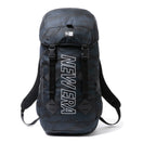 ラックサック 35L プリントロゴ アウトライン タイガーストライプカモネイビー