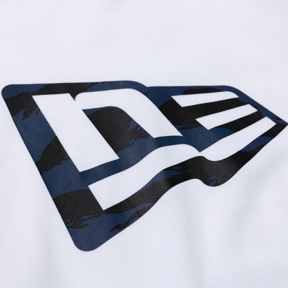 長袖 パフォーマンス Tシャツ フラッグロゴ タイガーストライプカモ ホワイト レギュラーフィット