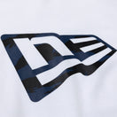 長袖 パフォーマンス Tシャツ フラッグロゴ タイガーストライプカモ ホワイト レギュラーフィット
