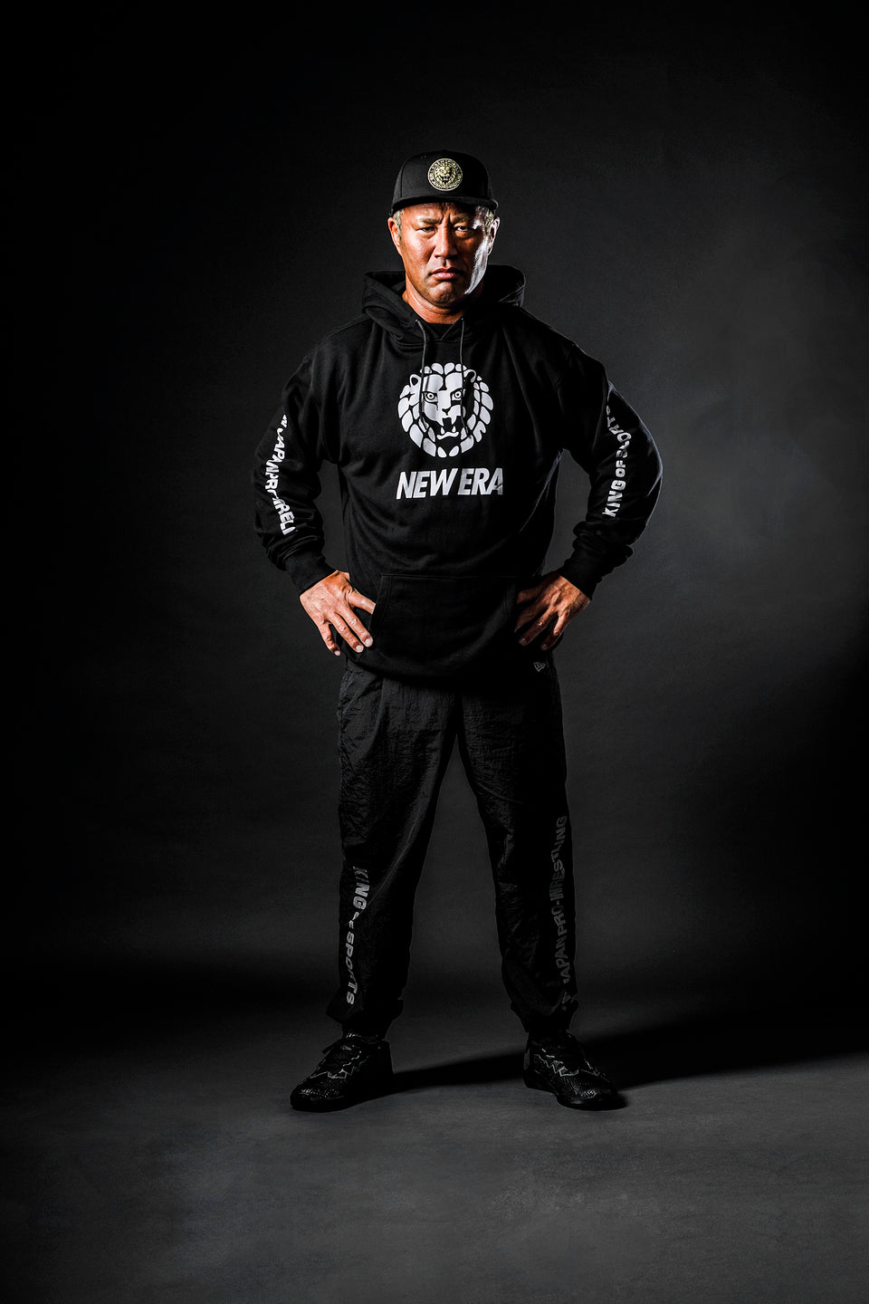 スウェット プルオーバーフーディー 新日本プロレス ライオンマーク NEW ERA ロゴ ブラック