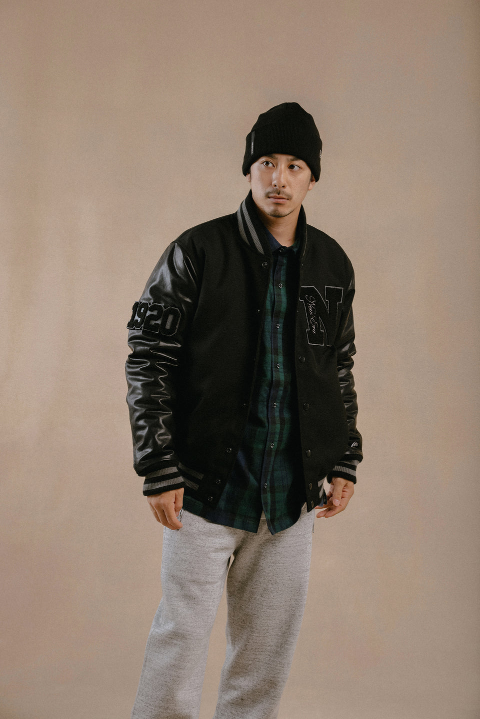 【10月発売】バーシティージャケット NEW ERA BLACK LABEL ブラック