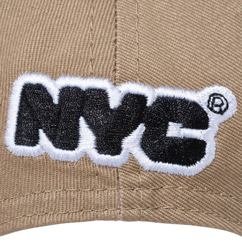 9FORTY A-Frame NYC ステッカー ブリティッシュカーキ