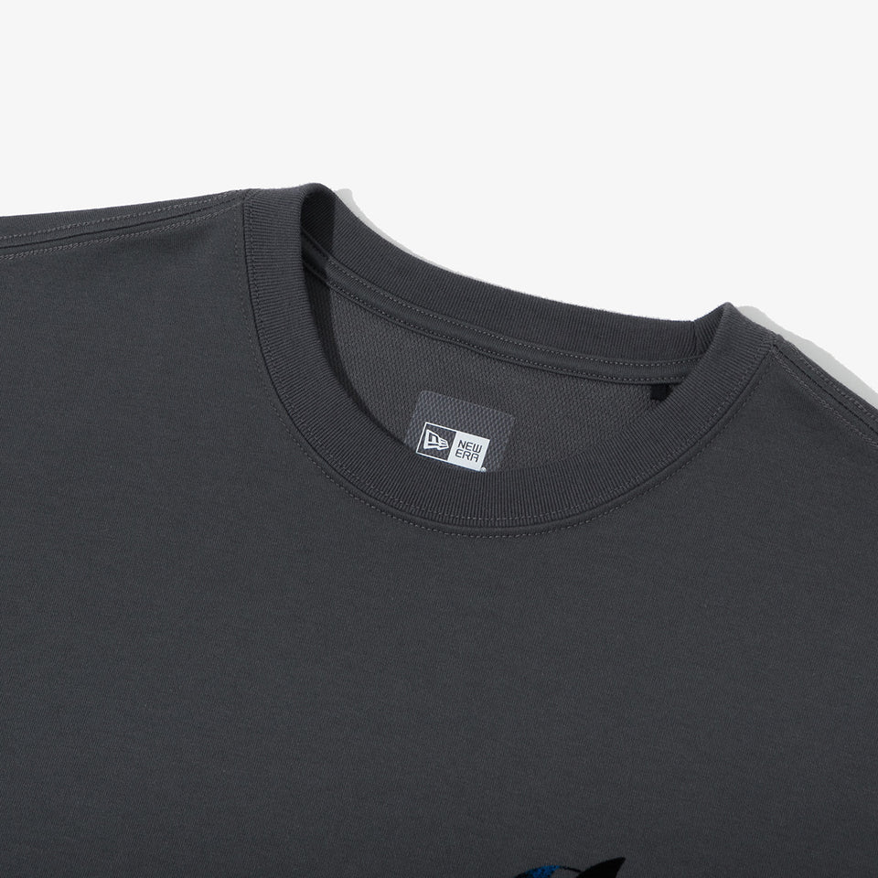 半袖 パフォーマンス Tシャツ BTS × MLB ブラック Swan ニューヨーク・ヤンキース チャコール レギュラーフィット