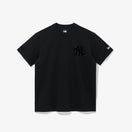半袖 パフォーマンス Tシャツ BTS × MLB ブラック Swan ニューヨーク・ヤンキース ブラック レギュラーフィット
