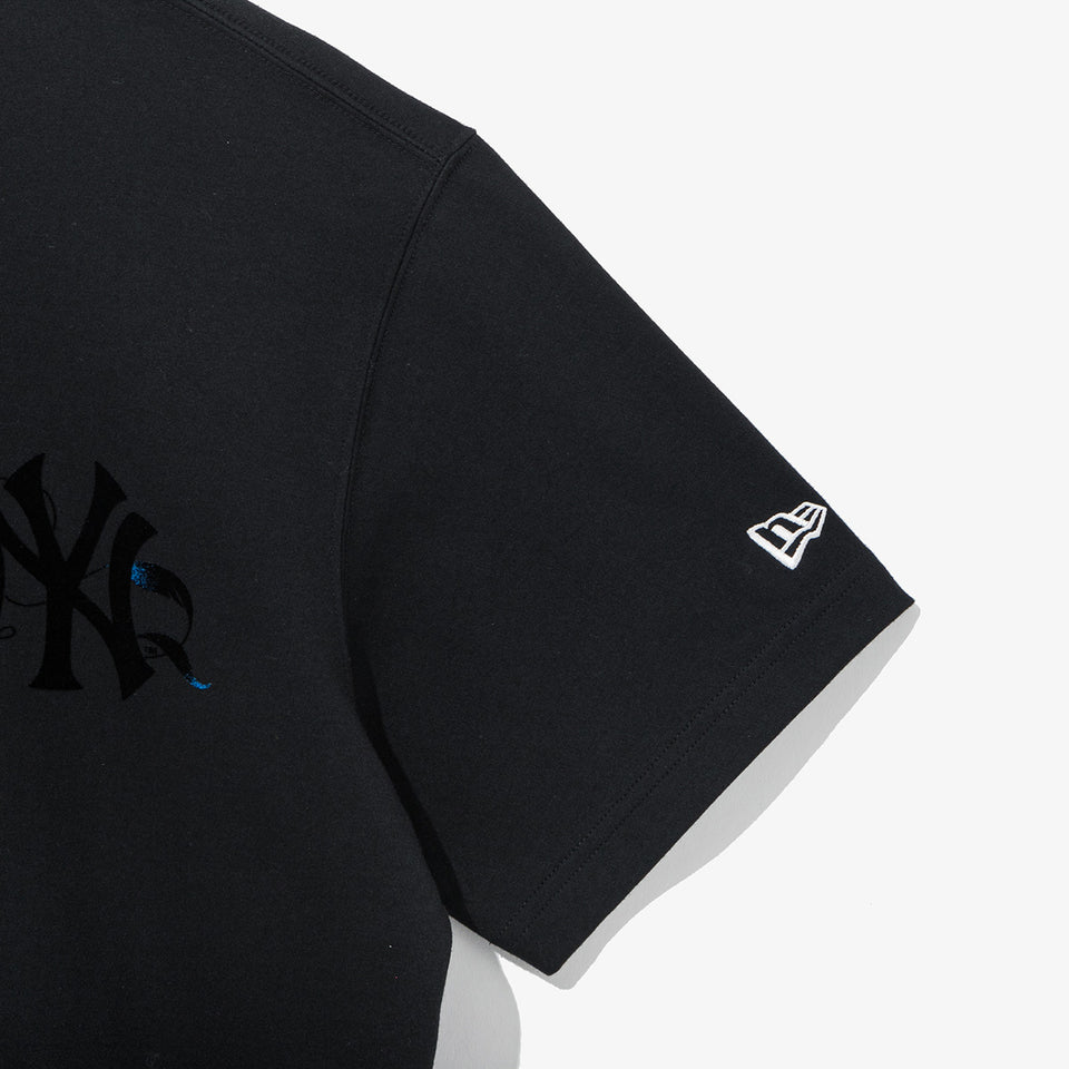 半袖 パフォーマンス Tシャツ BTS × MLB ブラック Swan ニューヨーク・ヤンキース ブラック レギュラーフィット