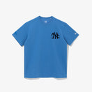 半袖 パフォーマンス Tシャツ BTS × MLB ブラック Swan ニューヨーク・ヤンキース ブルー レギュラーフィット