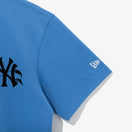 半袖 パフォーマンス Tシャツ BTS × MLB ブラック Swan ニューヨーク・ヤンキース ブルー レギュラーフィット