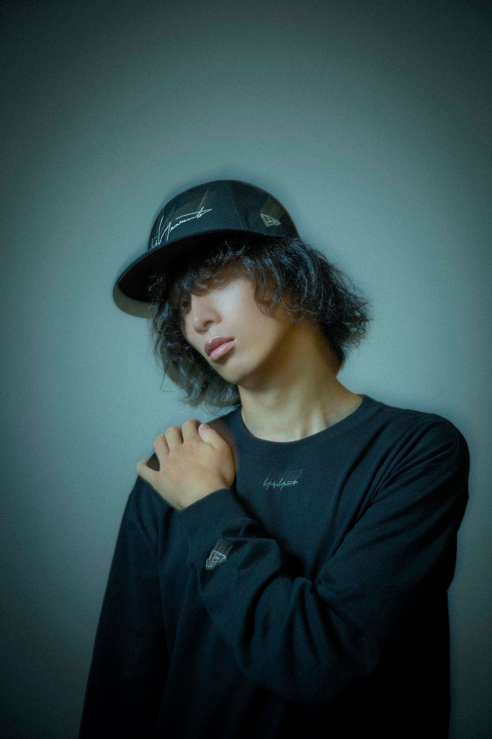 長袖 コットン Tシャツ Yohji Yamamoto FW20 シグネチャーミニロゴ ブラック レギュラーフィット